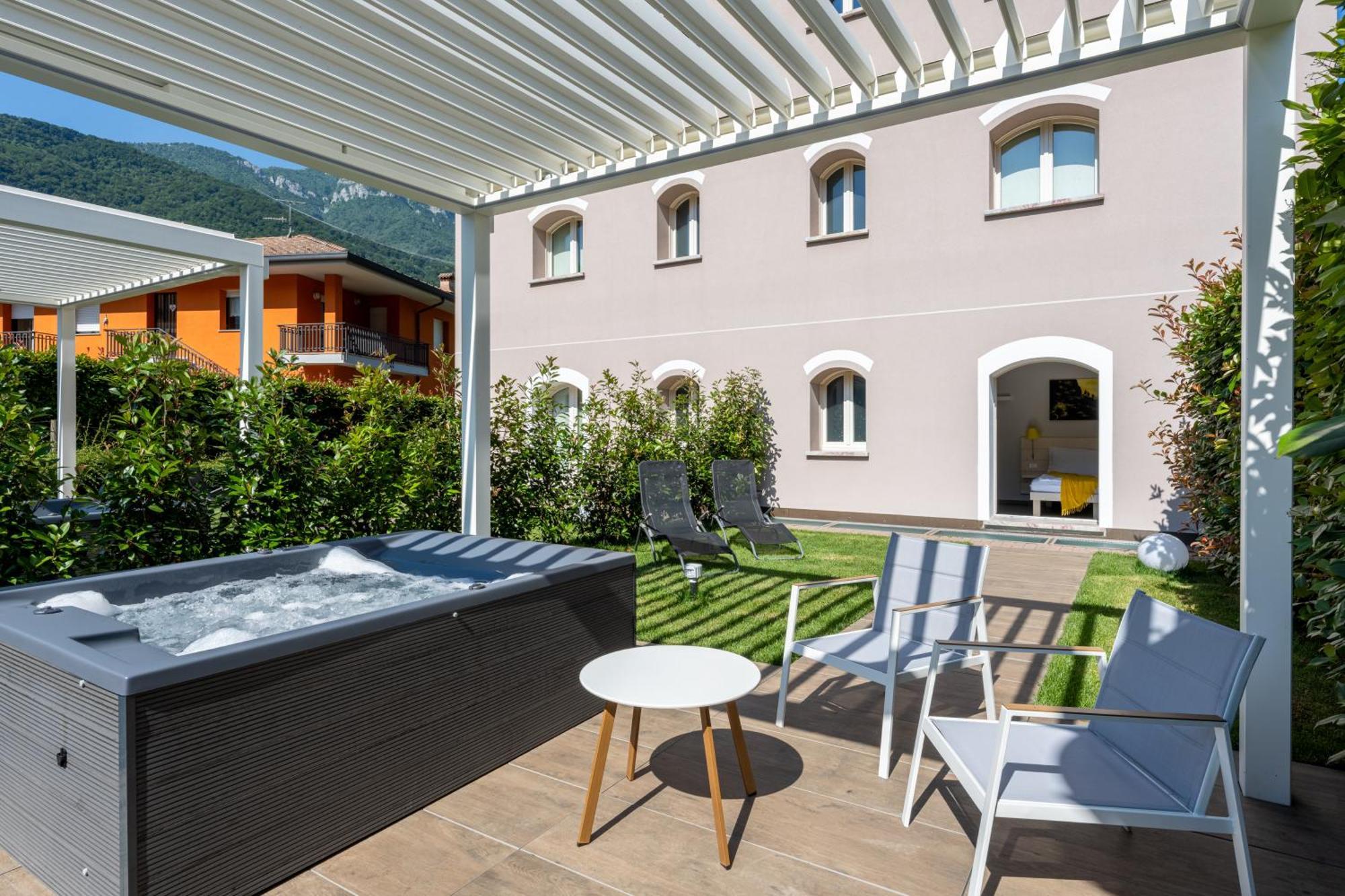 Bianco Hotel Primaluna Exterior photo